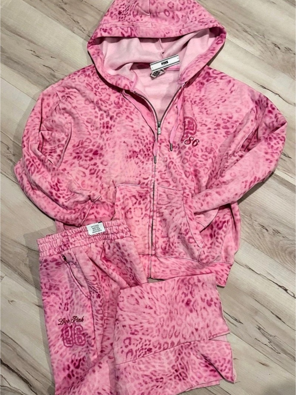NEW VICTORIAS SECRET PINK FULL ZIP HOODIE SPLIT HEM SWEATPANTS PINK LEOPARD